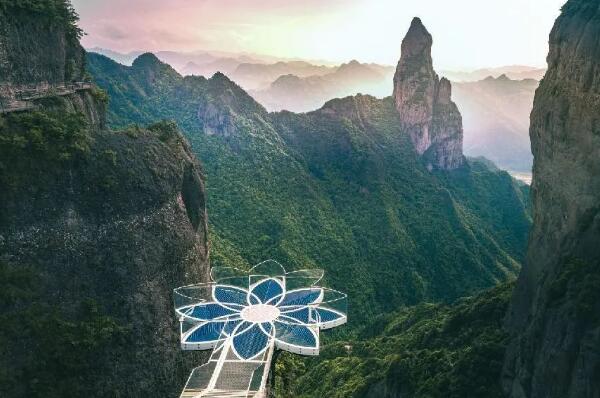 A scenic view of Taizhou Xianju Guyueren Yanhuaqun