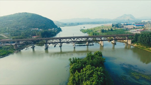 A scenic view of Tangshan Luanhe Railway Bridge