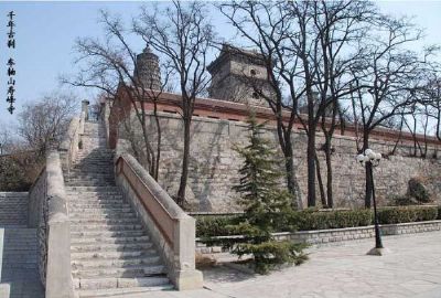 A scenic view of Tangshan Shoufeng Temple
