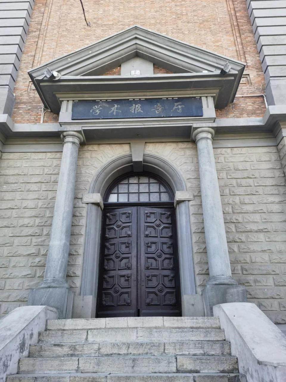 A scenic view of Tianjin Hexi Gongshangxueyuan Zhulou Jiuzhi