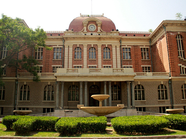 A scenic view of Tianjin Hexi Gongshangxueyuan Zhulou Jiuzhi
