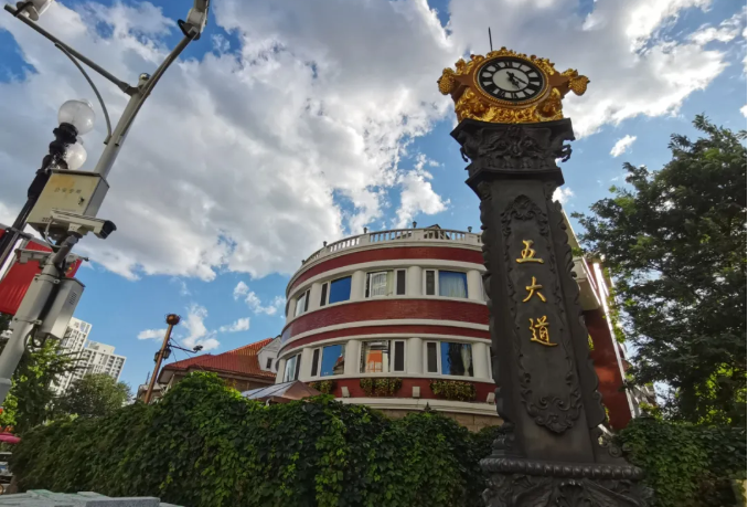 A scenic view of Tianjin Hexi Gongshangxueyuan Zhulou Jiuzhi