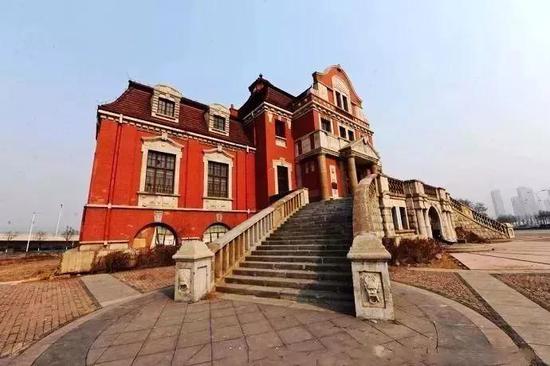 A scenic view of Tianjin Hongqiao Xizhan Zhulou