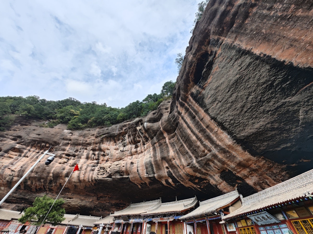 A scenic view of Tianshui Maijishan Shiku