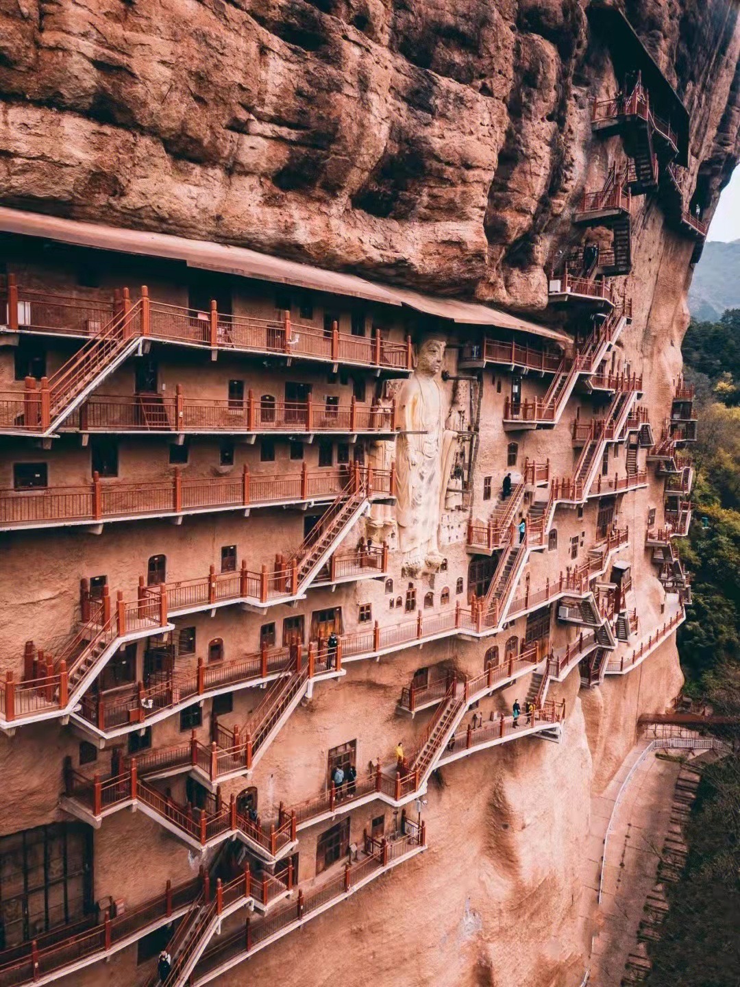 A scenic view of Tianshui Maijishan Shiku