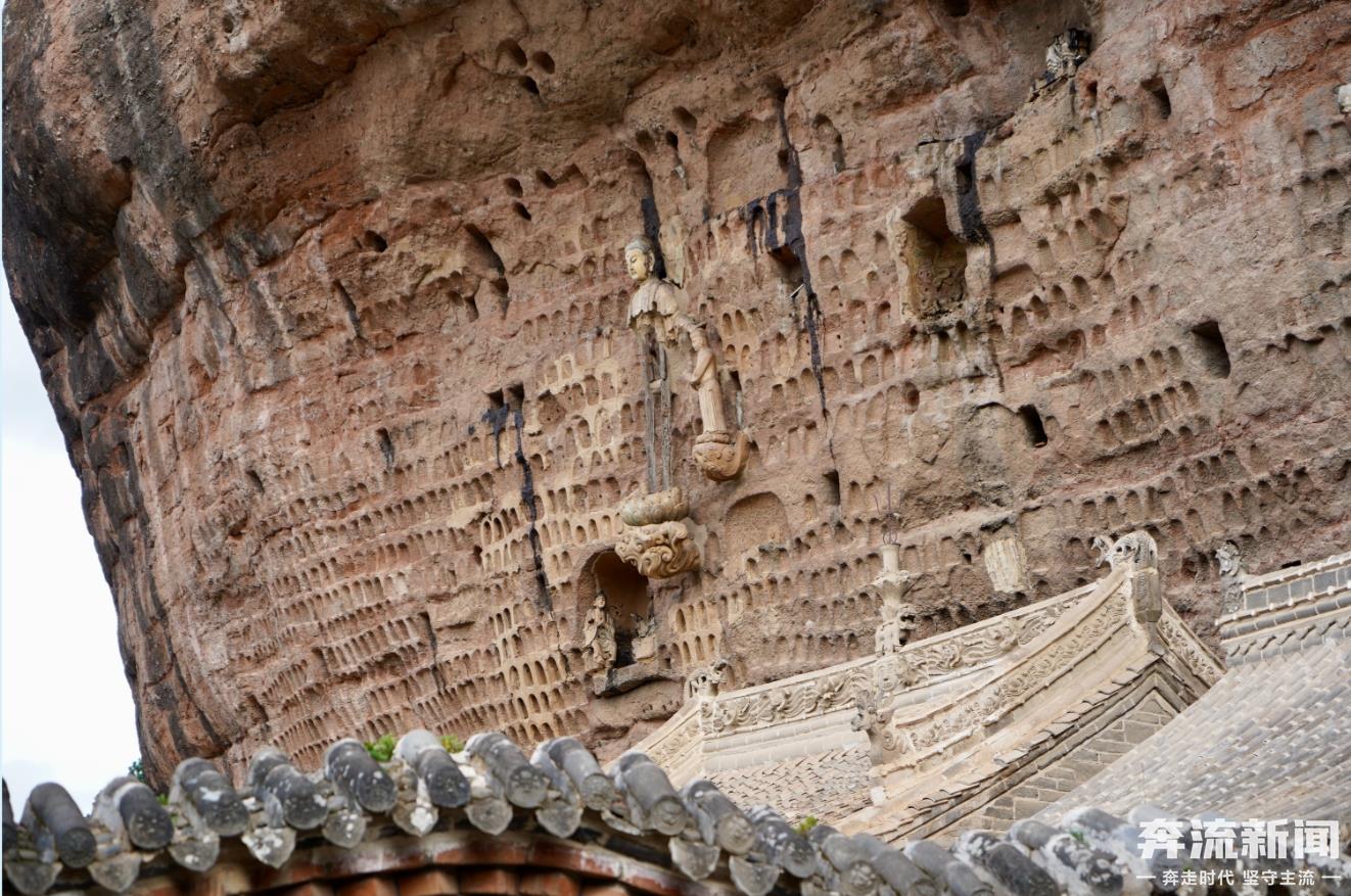 A scenic view of Tianshui Maijishan Shiku