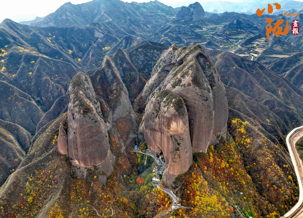A scenic view of Tianshui Shuiliandong Daxiangshan Shiku