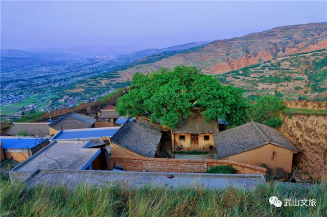 A scenic view of Tianshui Wushan Shengshousi