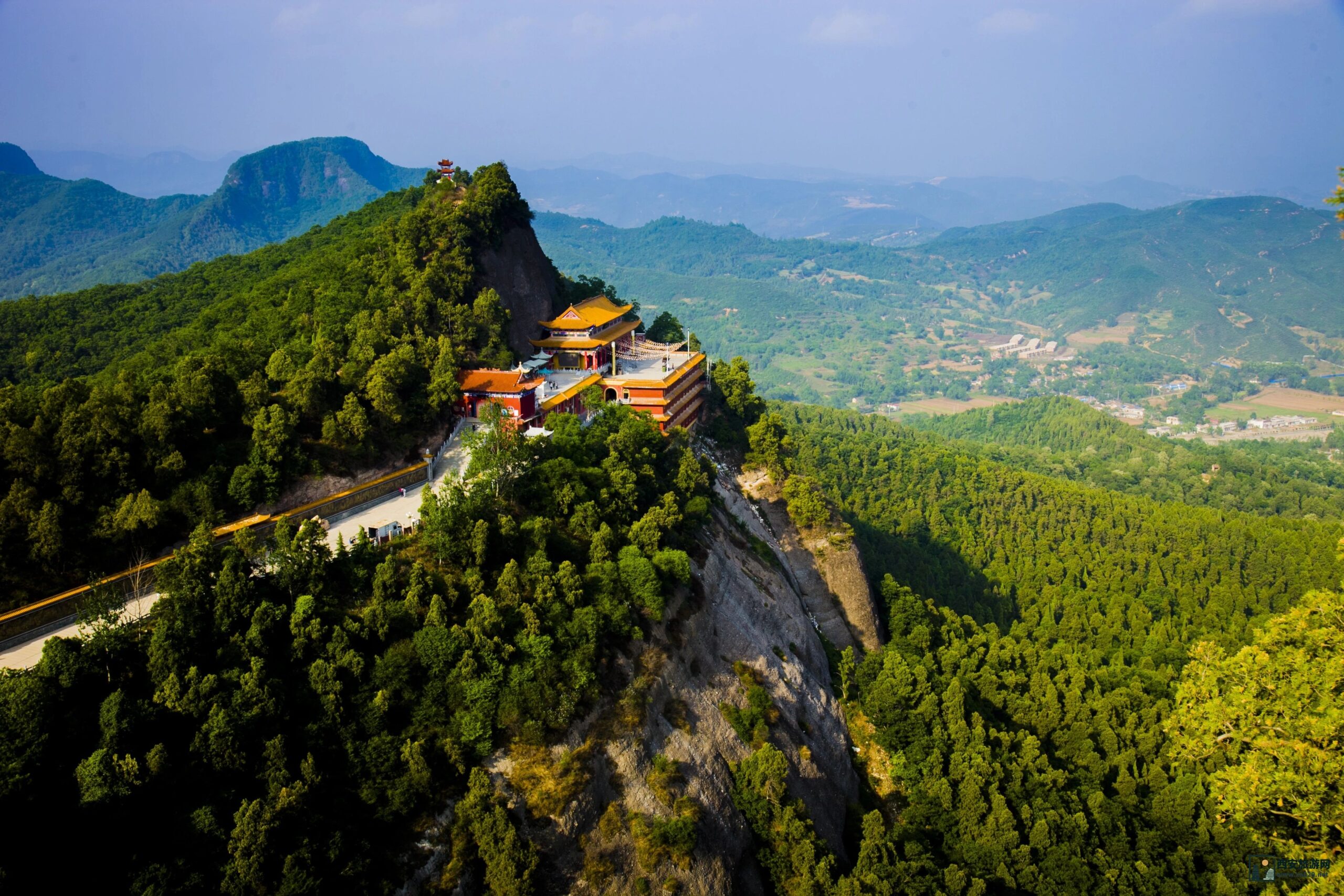 A scenic view of Tongchuan Chongxing Temple Pagoda