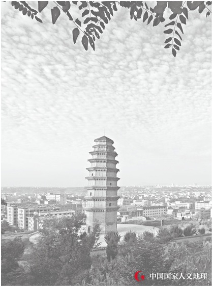A scenic view of Tongchuan Shende Temple Pagoda