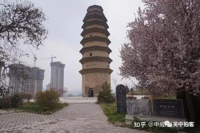A scenic view of Tongchuan Shende Temple Pagoda
