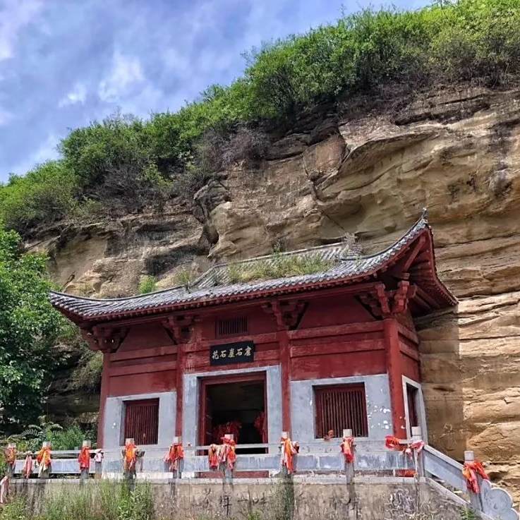 A scenic view of Tongchuan Yijun Grottoes Group