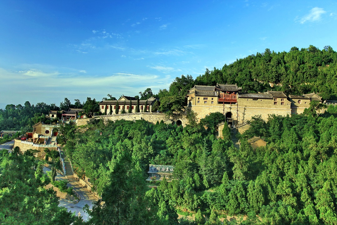 A scenic view of Tongchuan Yijun Grottoes Group