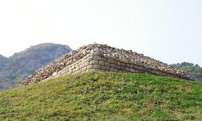 A scenic view of Tonghua Donggou Gumuqun