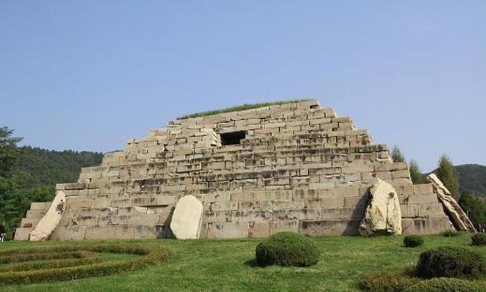 A scenic view of Tonghua Donggou Gumuqun