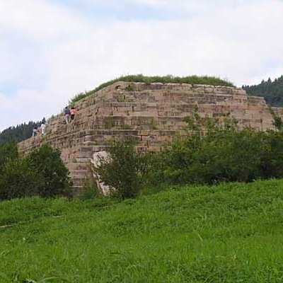 A scenic view of Tonghua Donggou Gumuqun