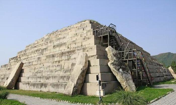 A scenic view of Tonghua Donggou Gumuqun