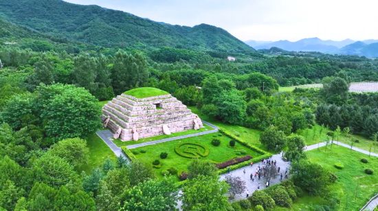 A scenic view of Tonghua Jiangyan Muqun