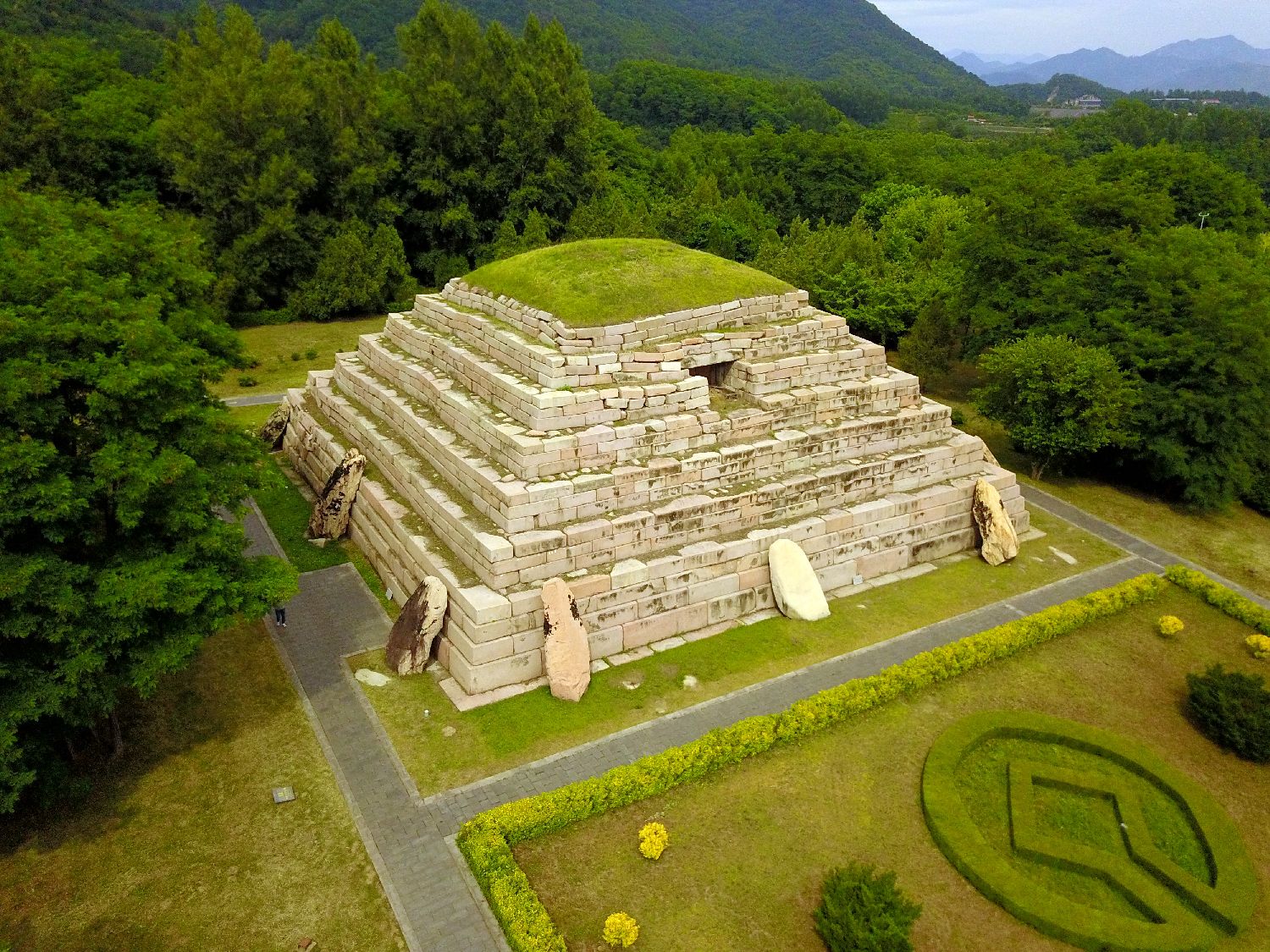 A scenic view of Tonghua Liangmao Muqun