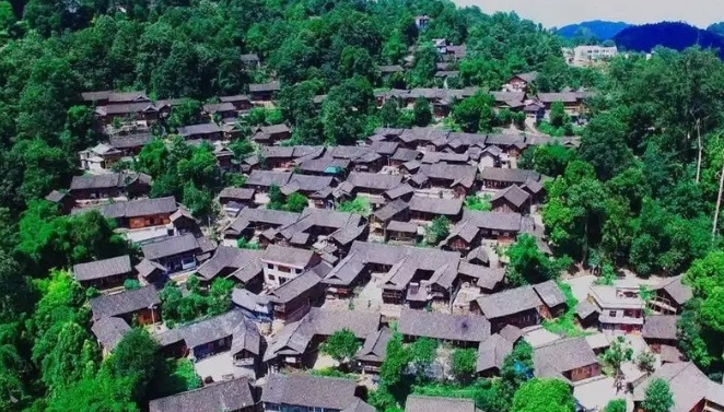 A scenic view of Tongren Loushangcun Gujianzhuqun