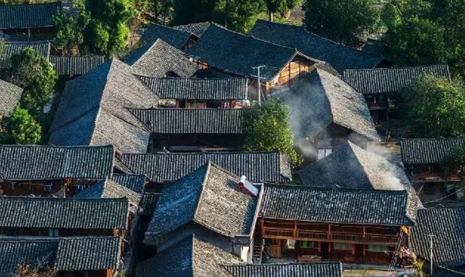 A scenic view of Tongren Loushangcun Gujianzhuqun