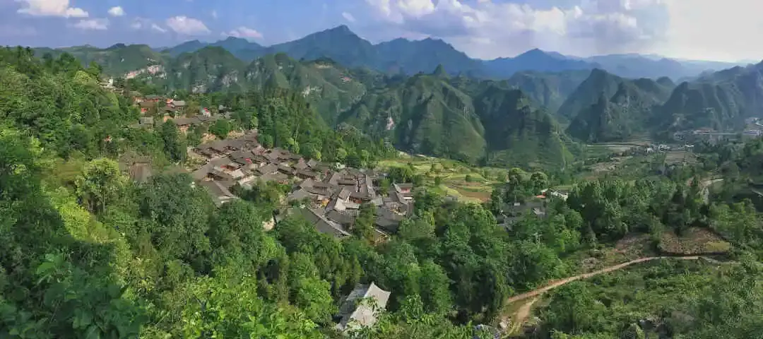 A scenic view of Tongren Loushangcun Gujianzhuqun