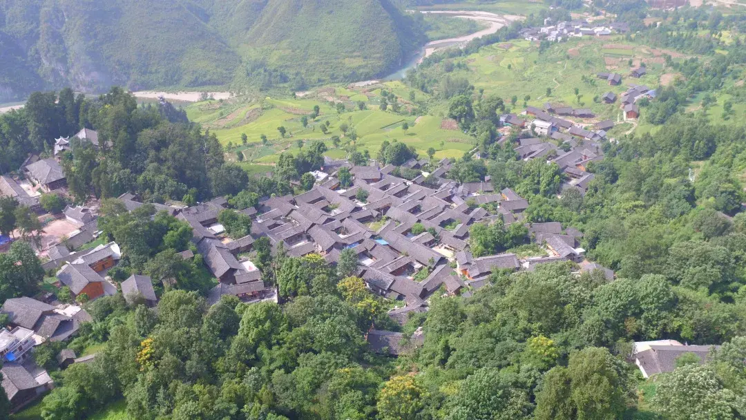 A scenic view of Tongren Loushangcun Gujianzhuqun
