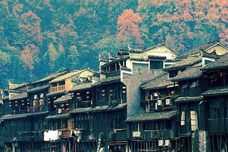A scenic view of Tongren Shiqian Wanshougong