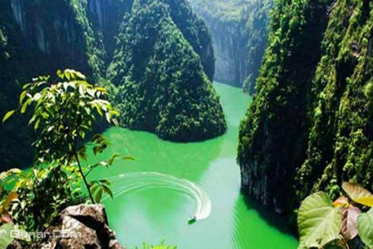 A scenic view of Tongren Shiqian Wanshougong