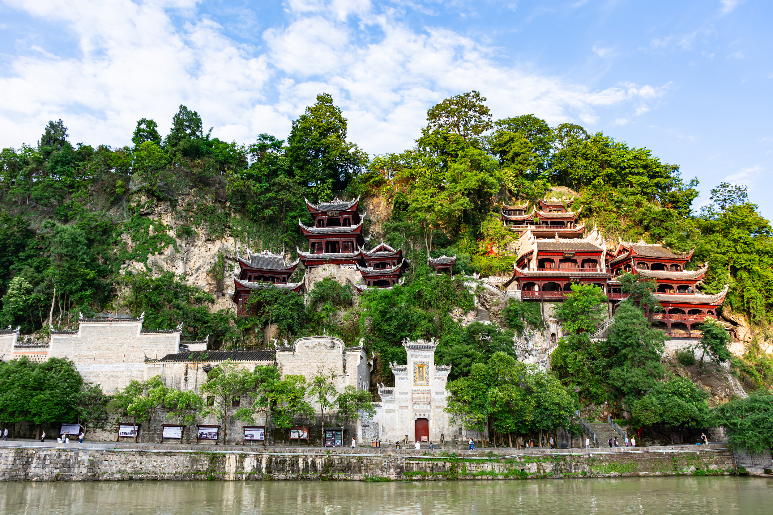 A scenic view of Tongren Shiqian Wanshougong