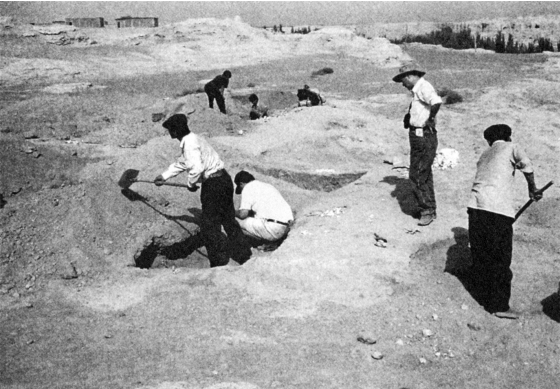 A scenic view of Turpan Gudai Tulufan Pendi Junshi Fangyu Yizhi