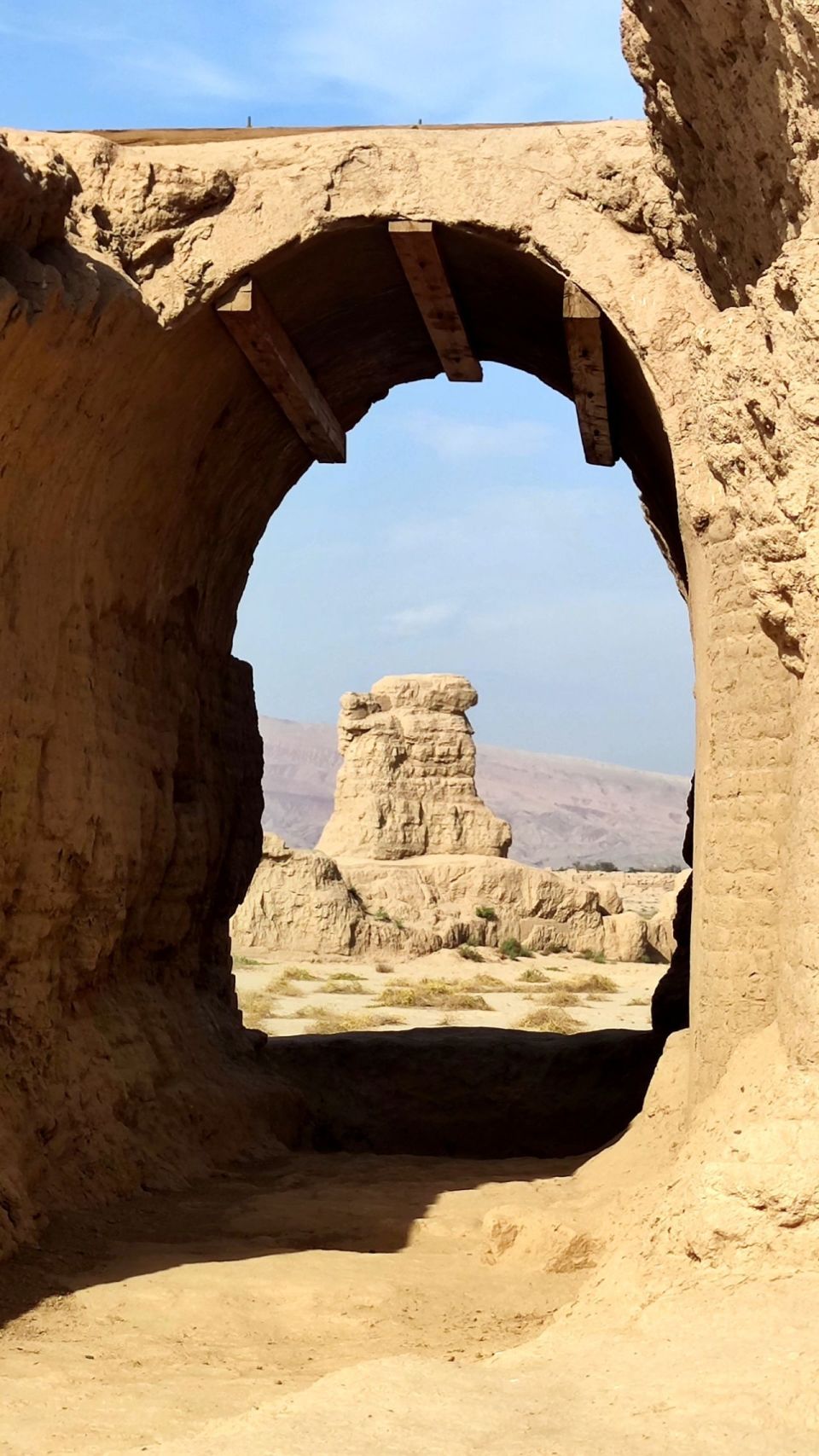 A scenic view of Turpan Gudai Tulufan Pendi Junshi Fangyu Yizhi