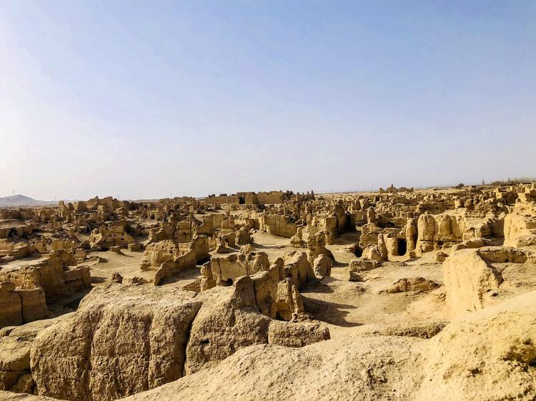 A scenic view of Turpan Gudai Tulufan Pendi Junshi Fangyu Yizhi
