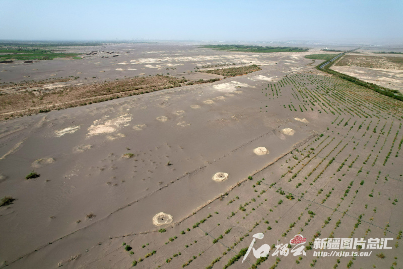 A scenic view of Turpan Kanerjing Dixia Shuili Gongcheng