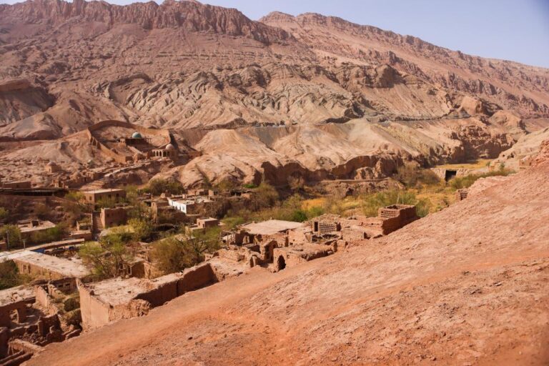 A Traveler’s Guide to Turpan Tuyugou Shiku: Experience Xinjiang’s Cultural Heritage