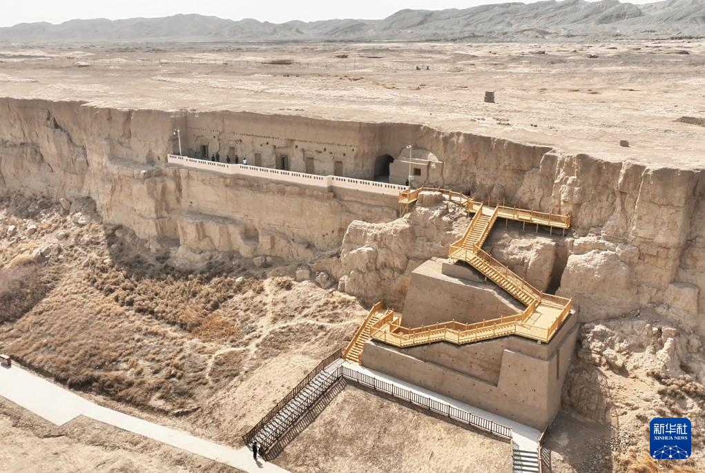 A scenic view of Turpan Yaerhu Gucheng Jiaohe Gucheng