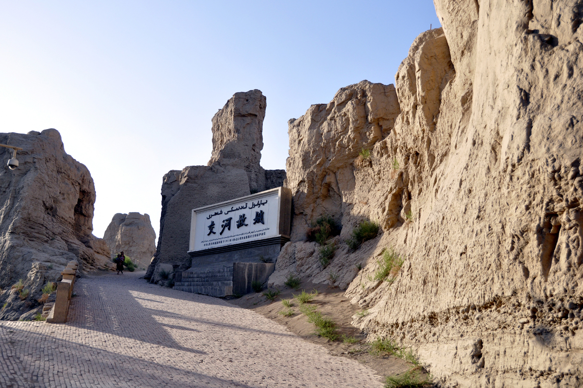 A scenic view of Turpan Yaerhu Gucheng Jiaohe Gucheng