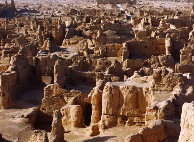 A scenic view of Turpan Yaerhu Gucheng Jiaohe Gucheng