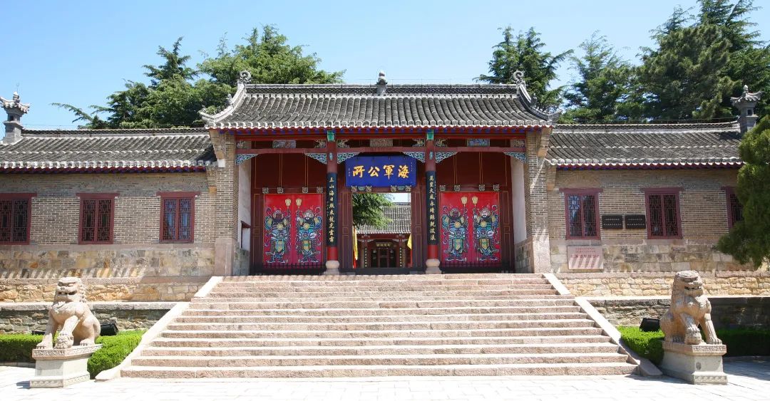 A scenic view of Weifang Changyi Xian Kangri Xunguo Lieshi Ci