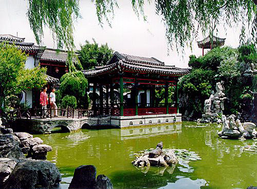 A scenic view of Weifang Shihu Yuan