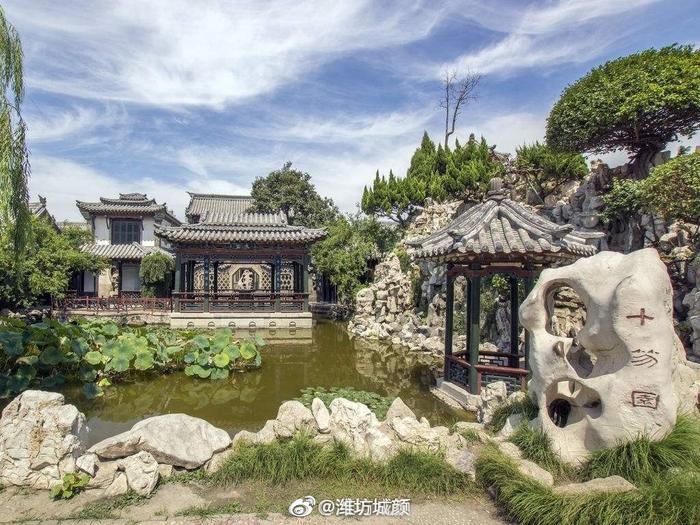 A scenic view of Weifang Shihu Yuan