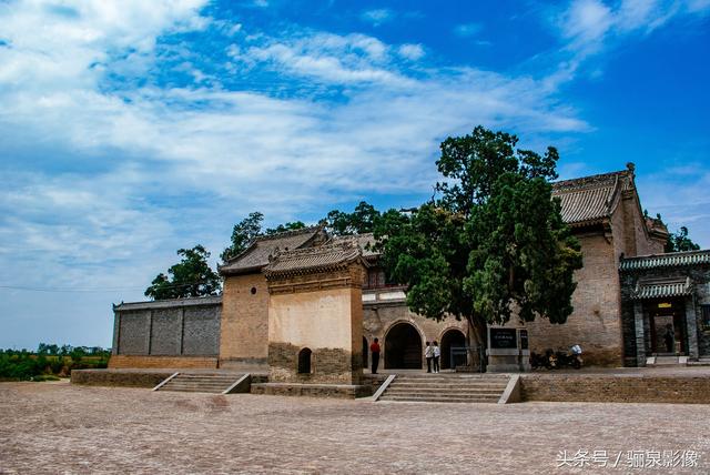 A scenic view of Weinan Cangjie Tomb And Temple