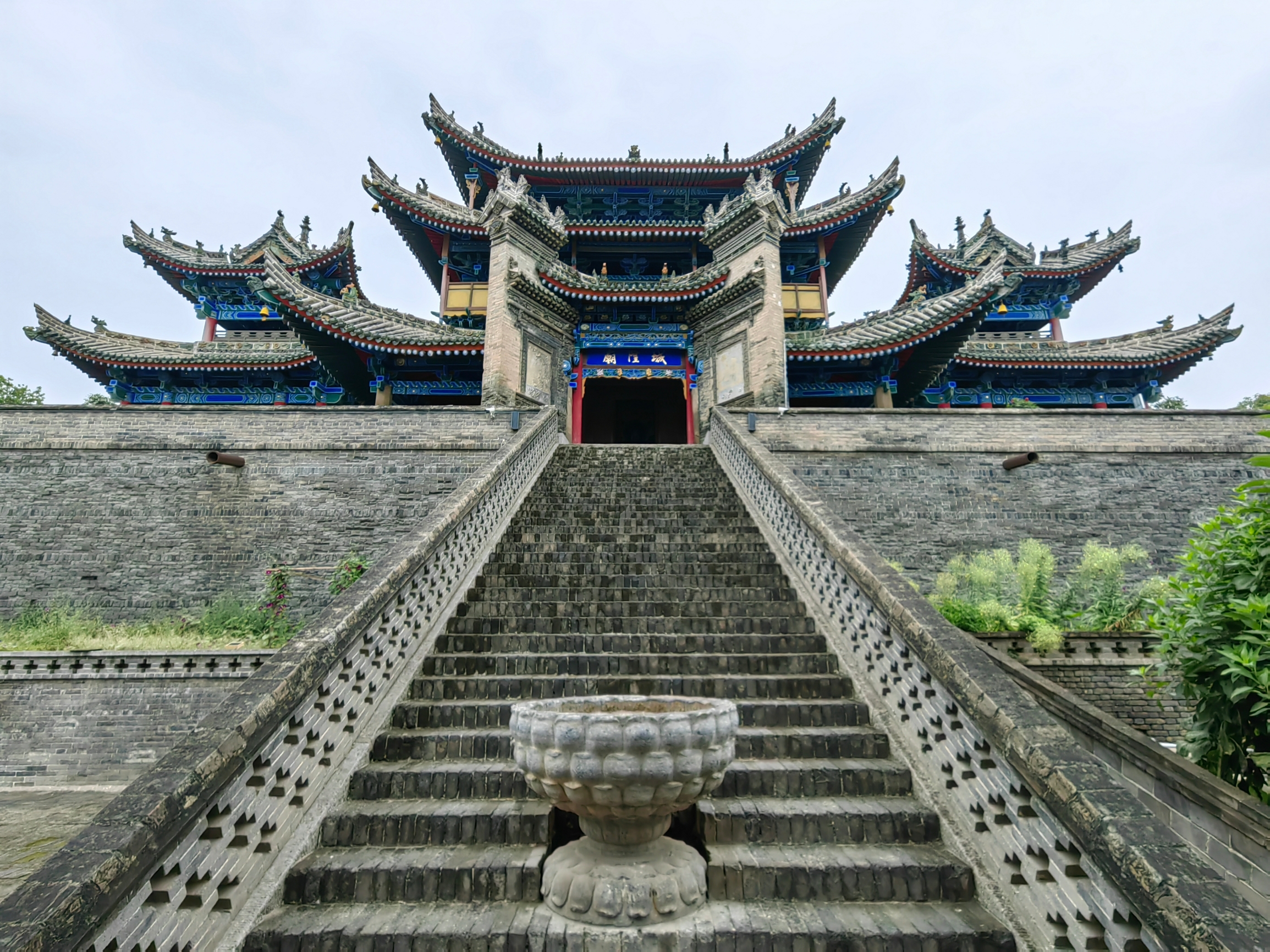 A scenic view of Weinan Chengcheng Chenghuang Temple Shenlou