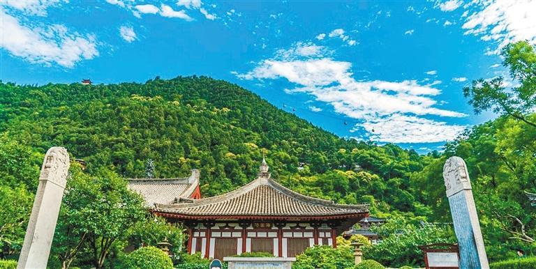 A scenic view of Weinan Fayuan Temple Pagoda Chengcheng