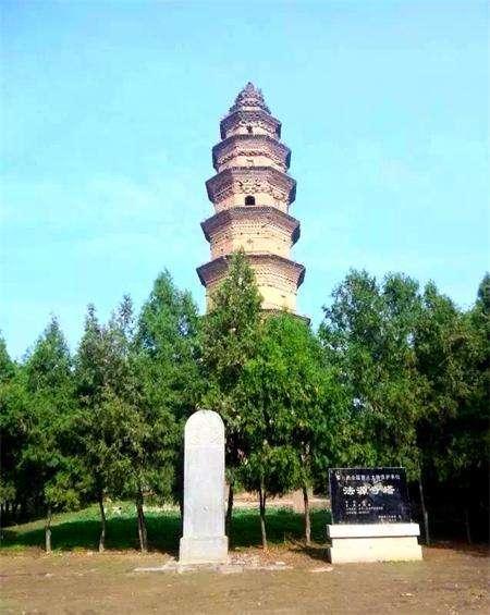A scenic view of Weinan Fuping Wanhu Temple Pagoda