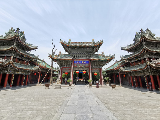 A scenic view of Weinan Hancheng Chenghuang Temple