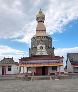 A scenic view of Weinan Jingjin Temple Pagoda