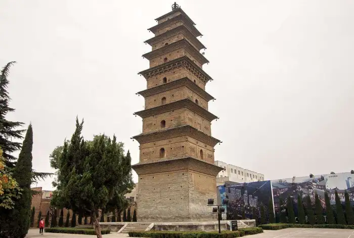 A scenic view of Weinan Jingjin Temple Pagoda