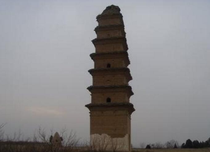 A scenic view of Weinan Luoshan Temple Pagoda
