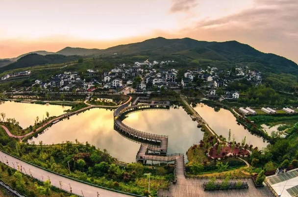 A scenic view of Weinan Luoshan Temple Pagoda